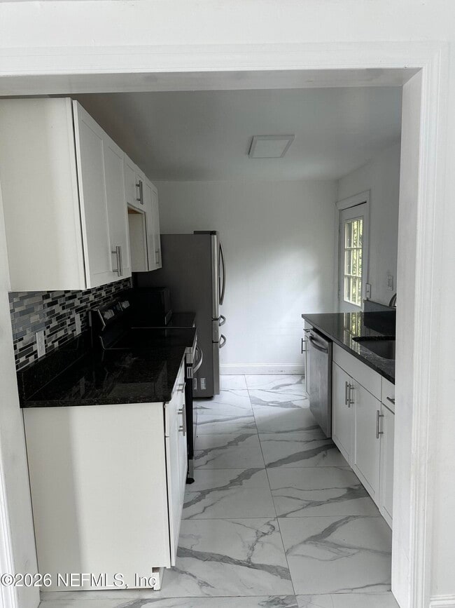 Building Photo - 8543 Fort Caroline Rd