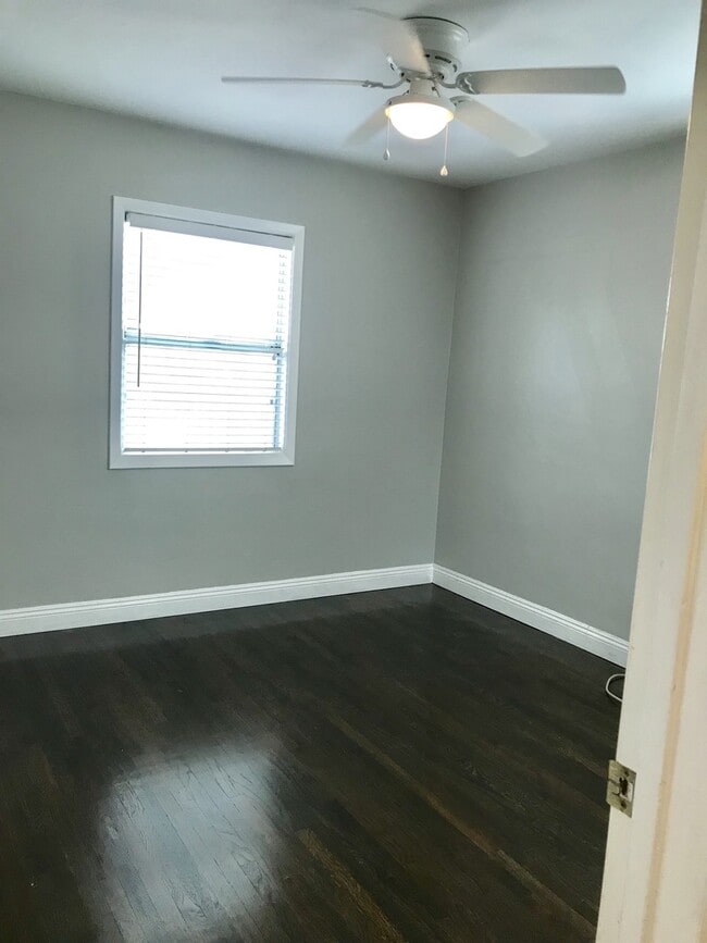 Building Photo - Lovley 3 bedroom 1 bath House, Fantastic views! Front and backyard