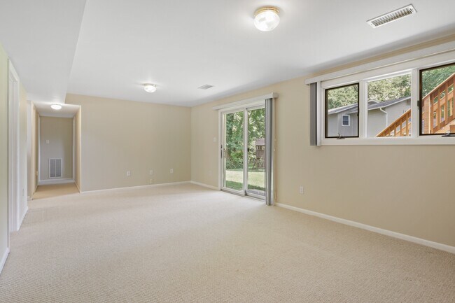 Building Photo - 2527 Swift Run St