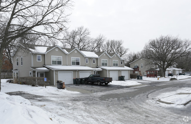 Building Photo - Oak Run Townhomes