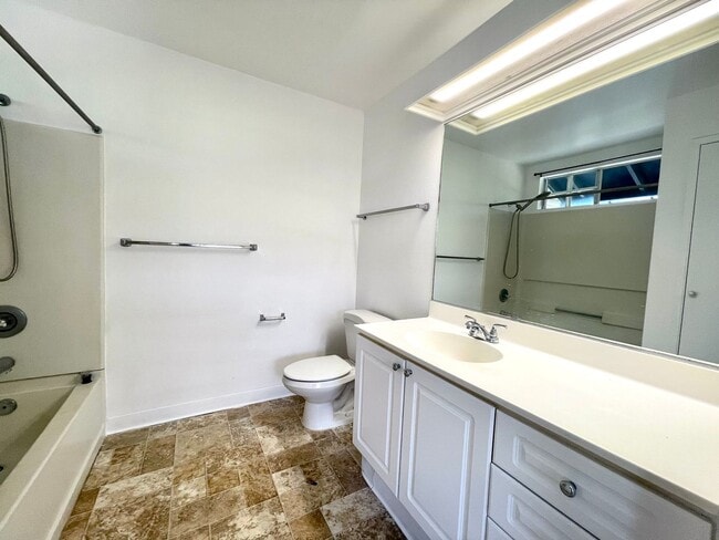 Building Photo - 95-1058 Kuauli St #200