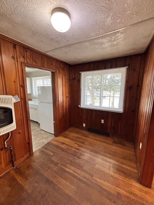 Building Photo - Quiet Country Feel — Minutes From Downtown Knoxville 2bd/1bth