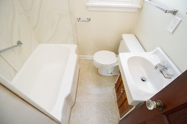 Building Photo - 2355 Ward St