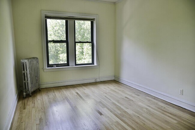 Building Photo - 4837 N Wolcott Ave