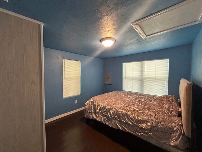 Building Photo - Charming 2 bedroom, 2 bath + bonus office ...