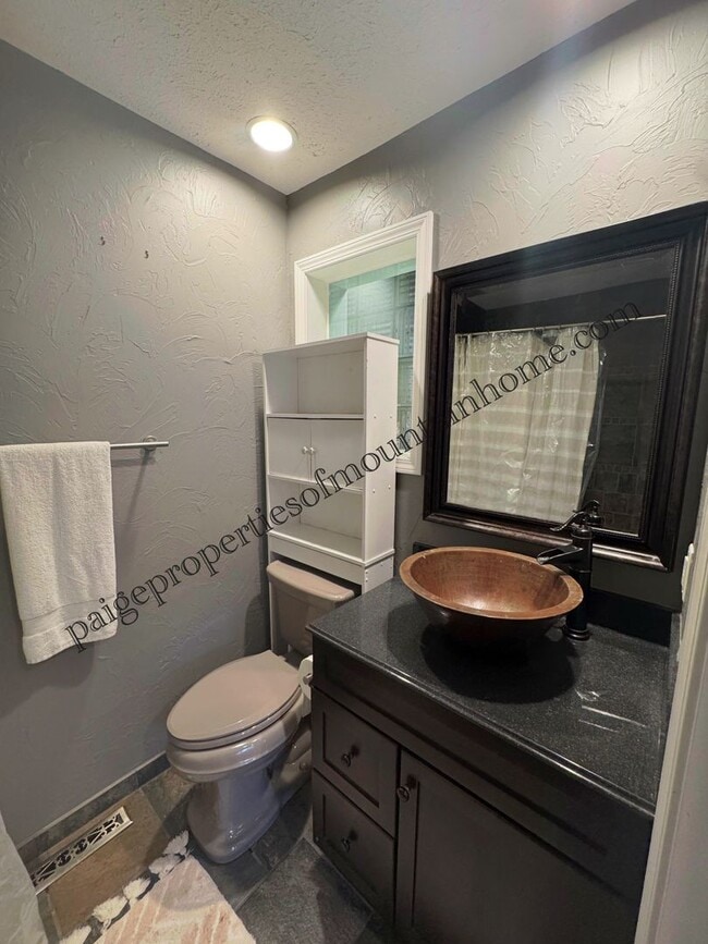 Building Photo - 4 Bed/2 Bath Home in Village Green