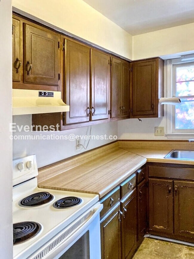 Building Photo - 2 Bed/ 2 Bath Condo with Washer/Dryer / Pe...