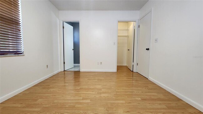 Building Photo - 4518 Yorkshire Ave