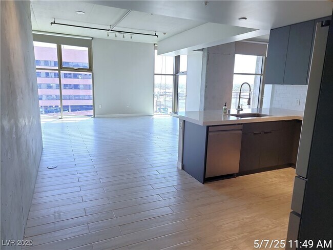 Building Photo - 353 E Bonneville Ave