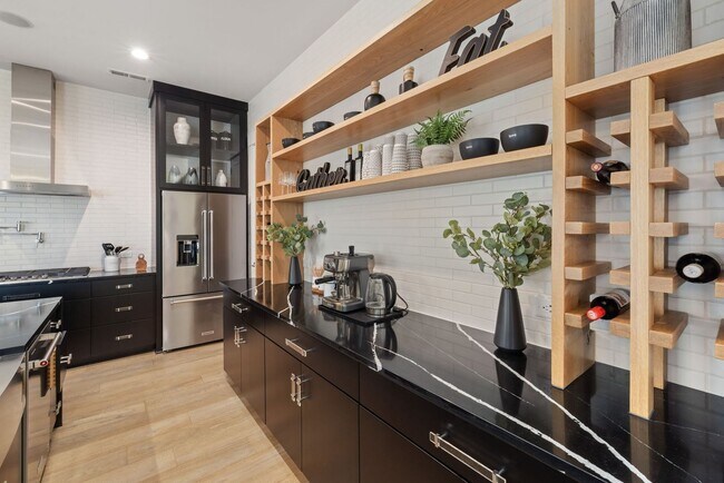 Building Photo - Modern 4-bedroom, 3 bathroom in the heart of Durham