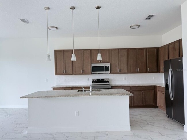 Building Photo - 725 Dennis Ave