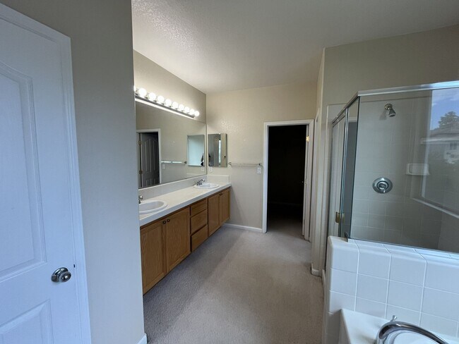 Building Photo - COMING SOON!!! 4 bedroom 3 bathroom home in Elk Grove!