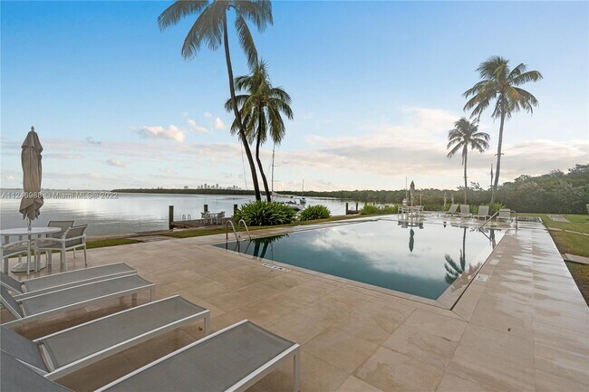 Building Photo - 166 Harbor Dr