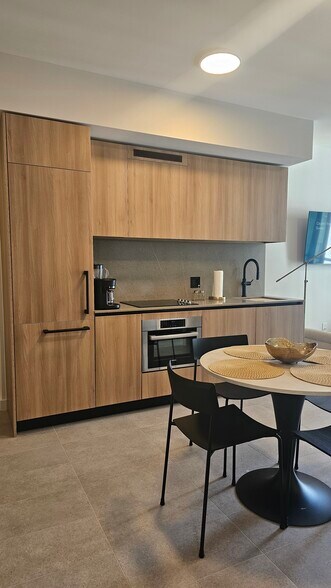 Building Photo - 121 NE 5th St