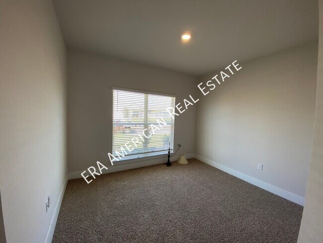 Building Photo - 3398 Southwind Dr