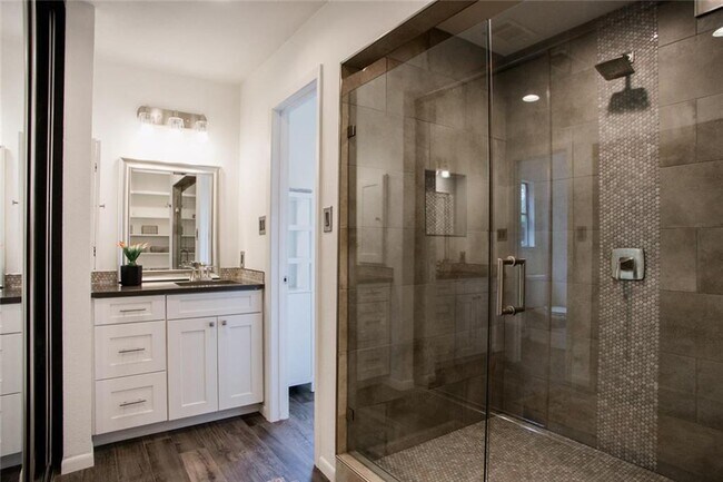 Building Photo - 5139 Meadow Creek Dr