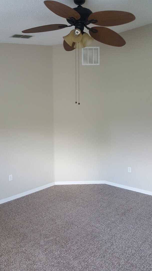 Building Photo - 3 bedroom 2 bath home