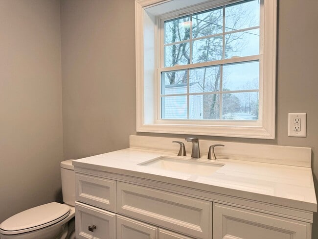 Building Photo - Renovated 2BR Home Minutes from Downtown Hickory – Washer & Dryer Included!