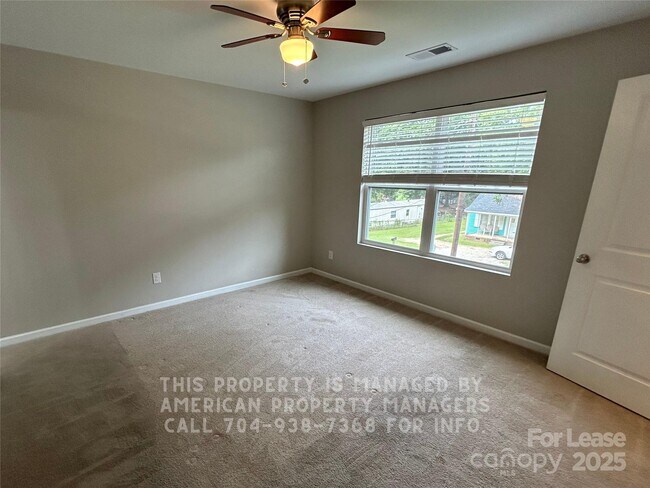 Building Photo - 905 Klondale Ave