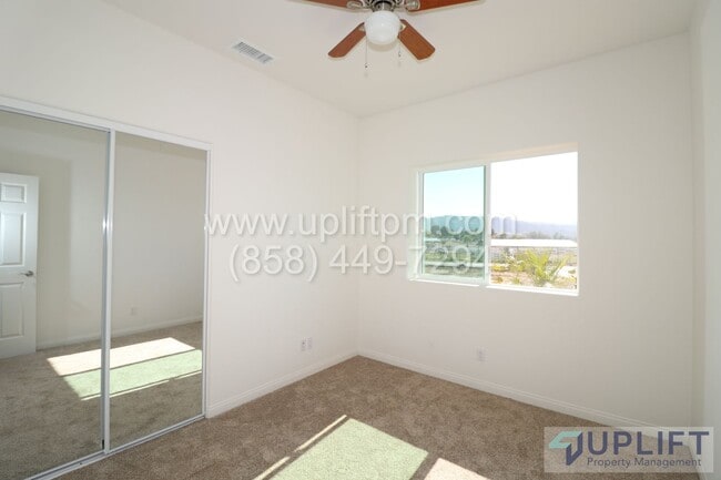 Building Photo - 3 Bed, 2 Bath House, 1200 SqFt.  RECENT BUILD
