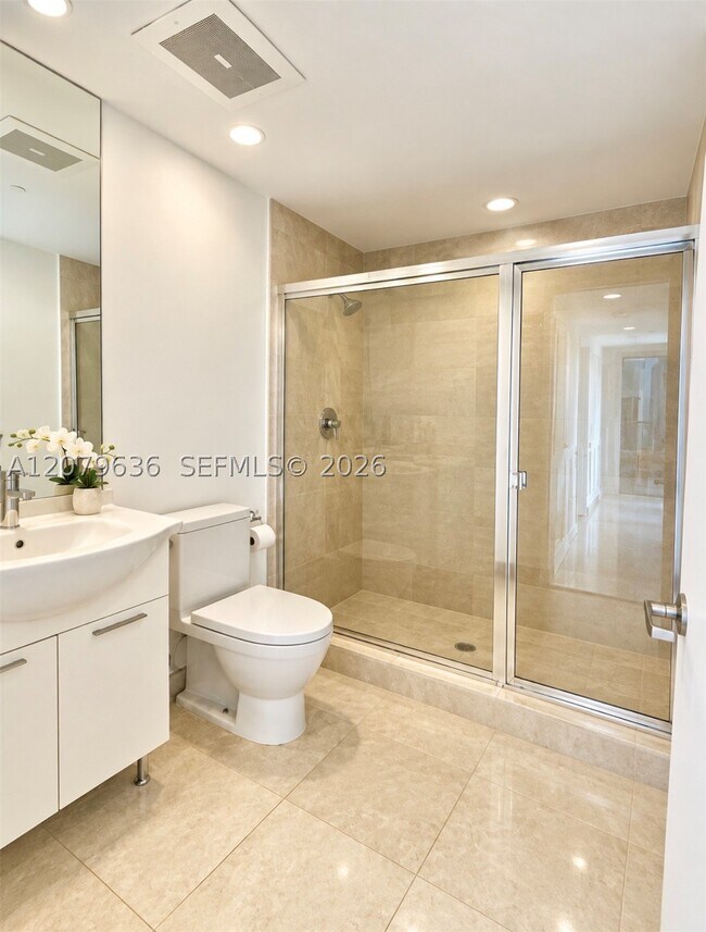 Building Photo - 475 Brickell Ave