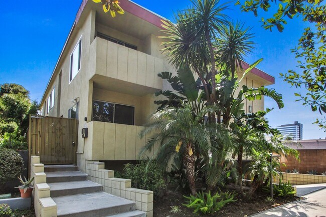 Building Photo - 1432 16th St, prime Santa Monica location, just south of Santa Monica Blvd.