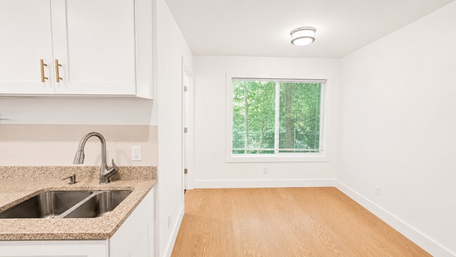 Building Photo - Black Mountain Garage Apartment- One occupant only! 6 Month Lease!