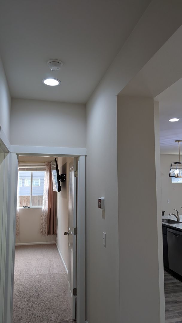 Building Photo - 5 bedroom Marysville 2 story home