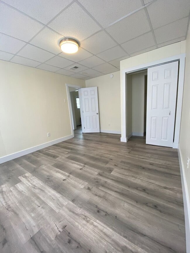 Building Photo - Updated 1BR Apt available now!