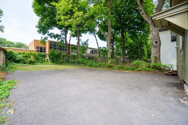 Building Photo - 546 Columbus Ave