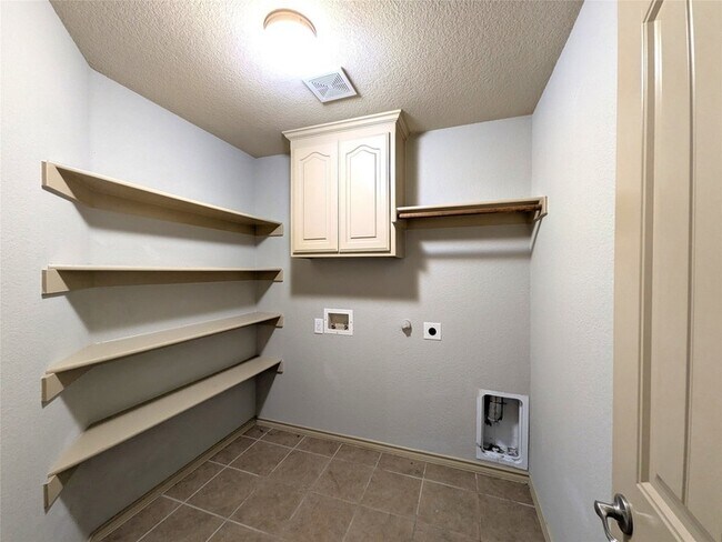 Building Photo - 14013 Zippo Way