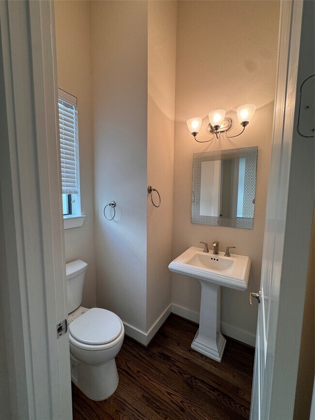 Building Photo - 54 N Hutcheson St