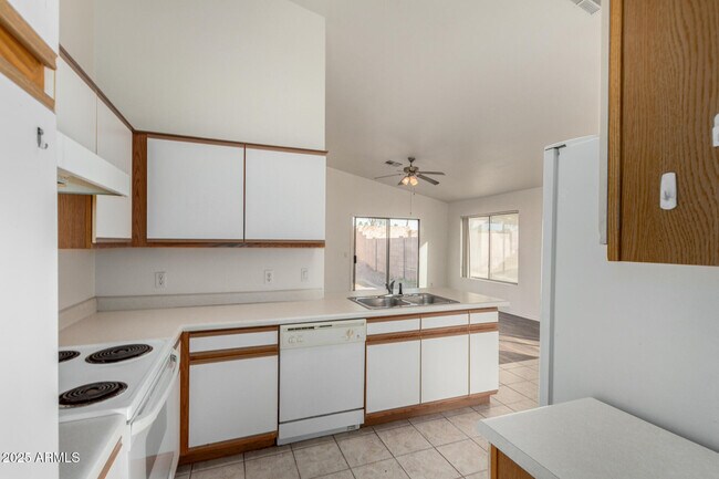 Building Photo - 15928 W Smokey Dr