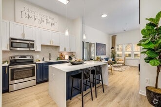 Building Photo - Midtown 205