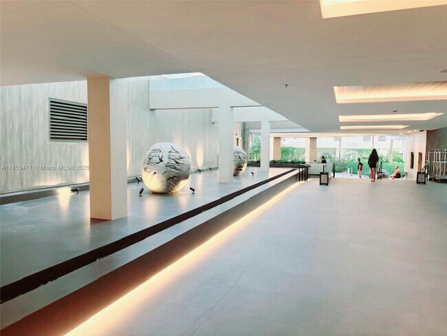 Building Photo - 2301 Collins Ave
