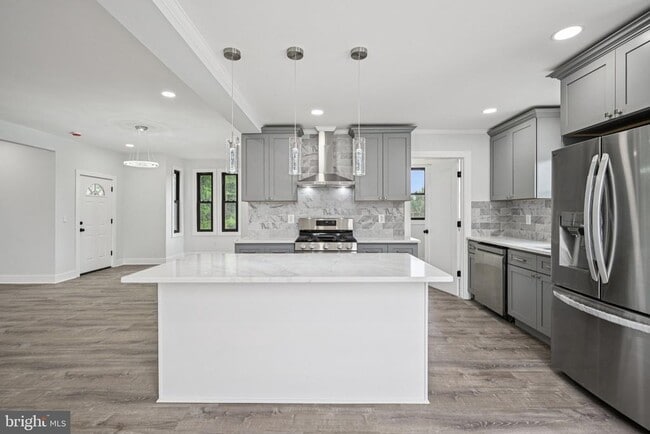 Building Photo - 3547 Finlaw Ave