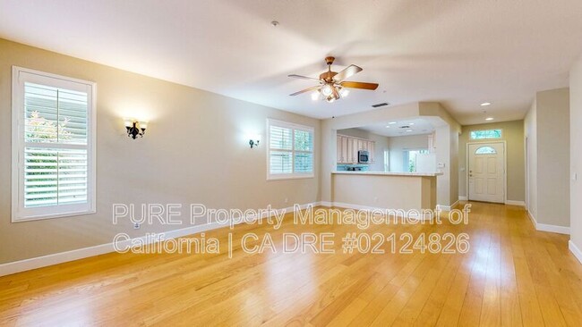 Building Photo - 121 Porterfield Creek Dr
