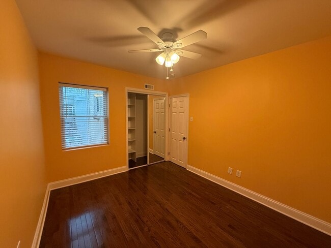 Building Photo - Charming South Philly Home in the Pennsport/Queen Village Area