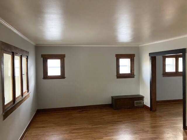 Living room. - 1301 SW Clay St