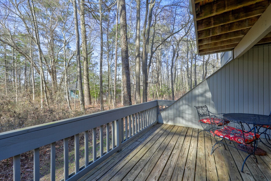 Building Photo - 39633 Round Robin Way