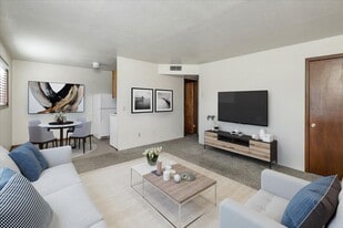 Building Photo - 2606 S Mountain View Dr