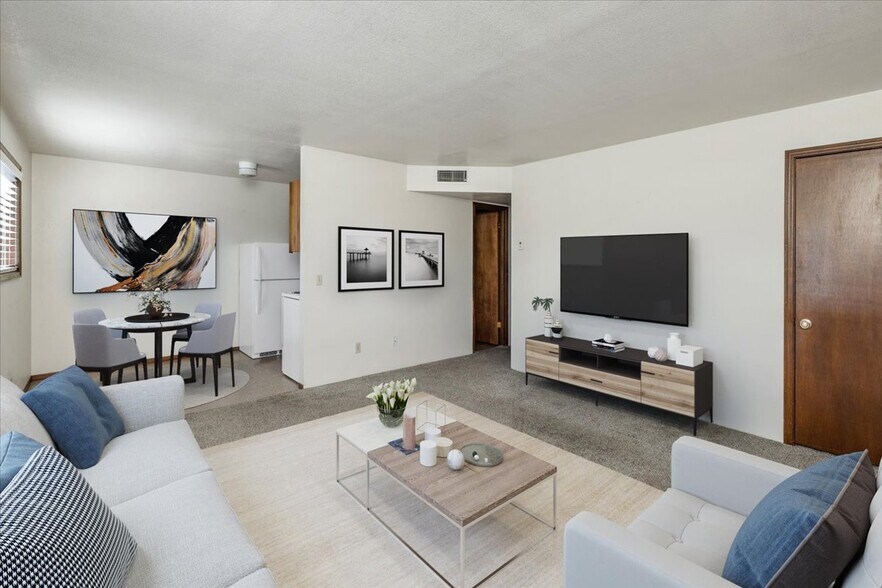 Primary Photo - 2606 S Mountain View Dr