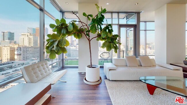 Building Photo - 1100 S Hope St