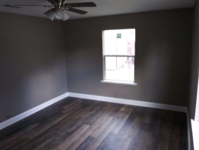 Building Photo - 1126 Park Cir