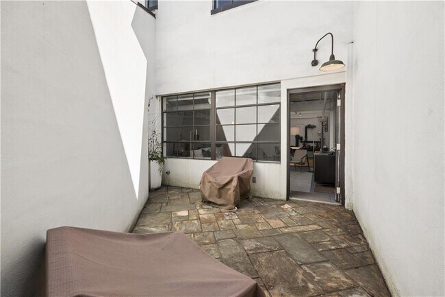 Building Photo - 820 DeKalb Ave NE