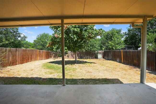 Building Photo - Cozy & Spacious 2 Bed, 2 Bath with Private...