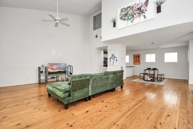 Building Photo - 1806 Drew St