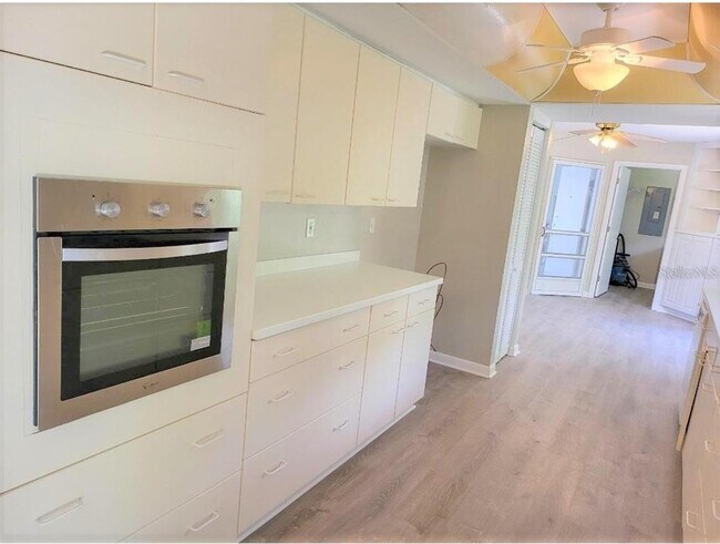 Building Photo - 1711 Settlers Dr