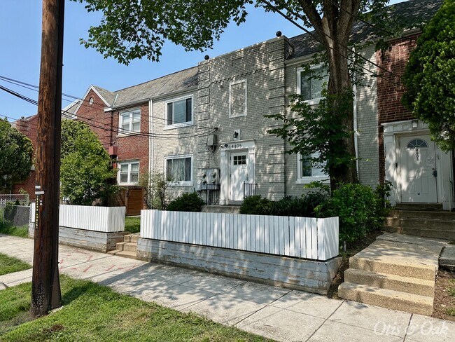 Building Photo - 4805 4th St NW