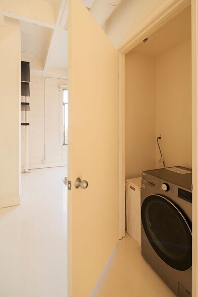 Building Photo - 6253 Hollywood Blvd